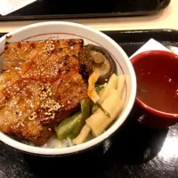 トロトロ豚丼|やすさん