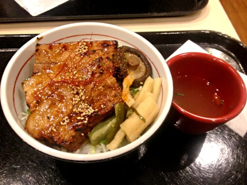 Snapdishの料理写真:トロトロ豚丼|やすさん