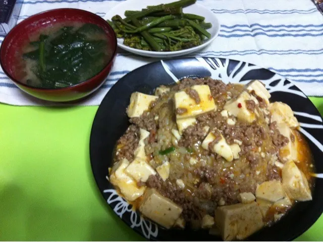 Snapdishの料理写真:麻婆豆腐チャーハンとほうれん草の味噌汁|sigiさん