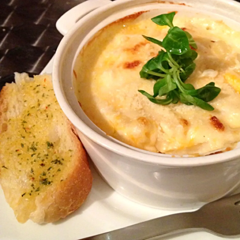 Snapdishの料理写真:Decadent 5 cheese Mac n cheese|lauren shannonさん