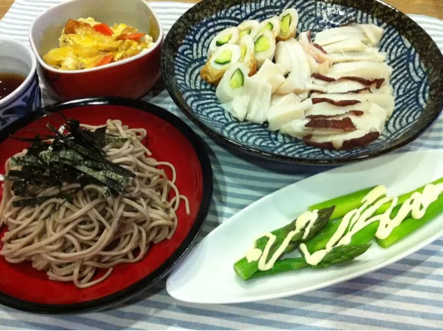 ざる蕎麦・タコ頭刺身・キャベツちくわ豚肉炒め煮卵とじ・自家製アスパラ|まーままさん