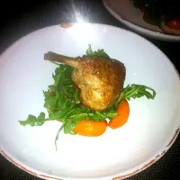 Snapdishの料理写真:Roasted duck leg over arugula and early apricots.|tyler forveさん