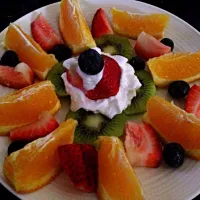 Snapdishの料理写真:Fruit Platter|Tasso Apostolopoulosさん