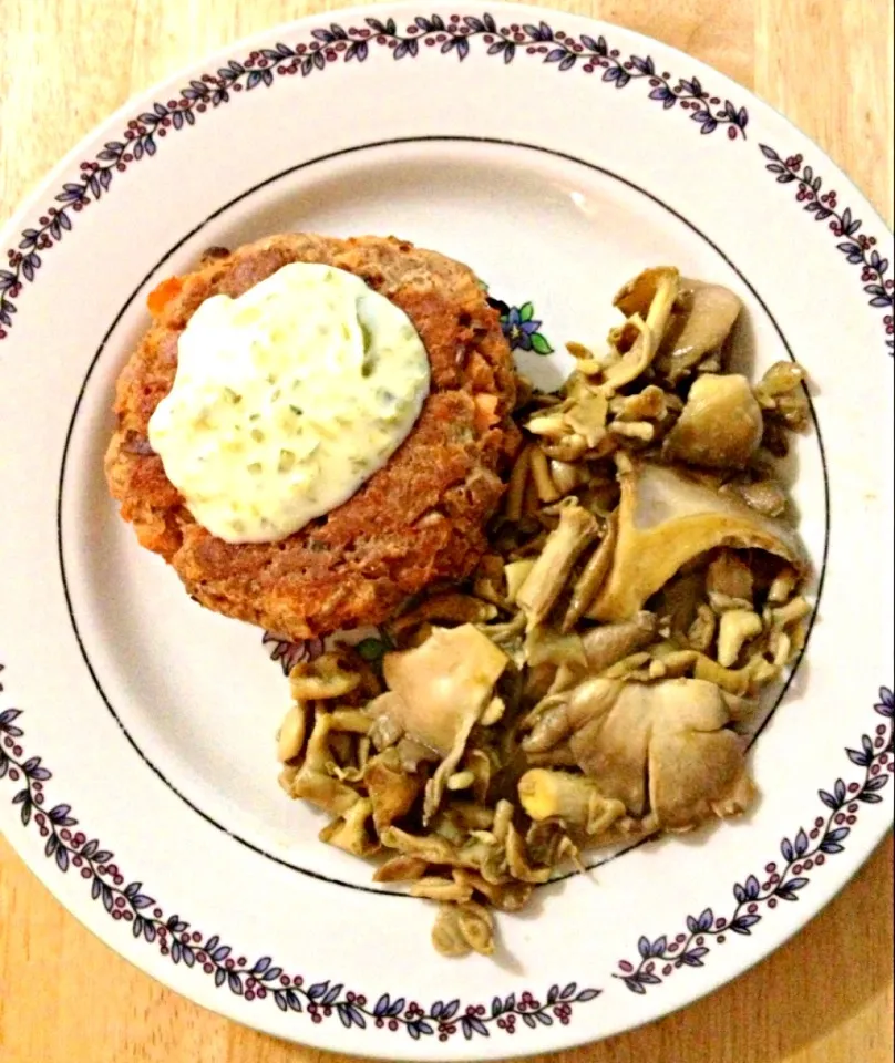 Salmon Patties with Homemade Tartar Sauce and Oyster Mushrooms|http://melissasmenu.wordpress.com/さん