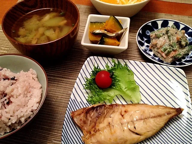 焼魚  インゲン白和え  かぼちゃ煮物  味噌汁  甘夏柑|ikukoさん