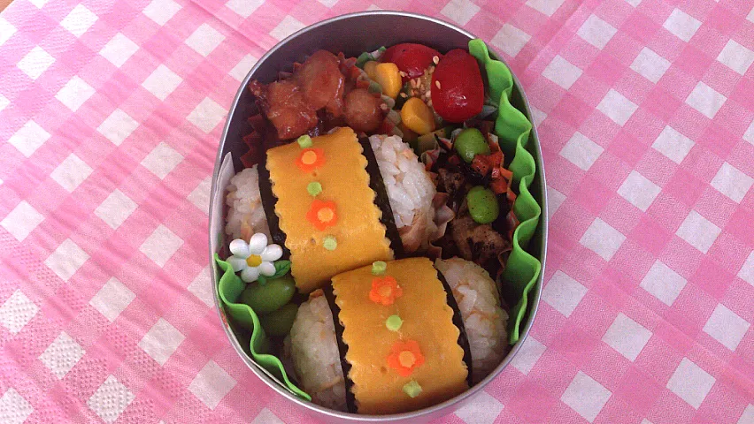 Snapdishの料理写真:チロリアンテープみたいなリボン弁当♪|かおりんさん