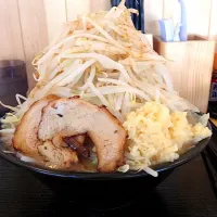 Snapdishの料理写真:男気ラーメン850円野菜マシ100円