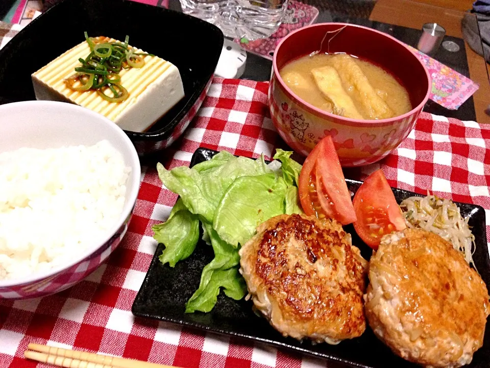 Snapdishの料理写真:もやしつくね/付け合わせ野菜/お味噌汁/冷奴/ご飯|りんころさん