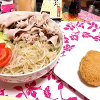 冷しゃぶサラダのせ冷やしうどん/焼きおにぎり|りんころさん