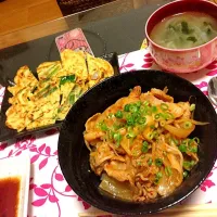 Snapdishの料理写真:豚キムチ丼/チヂミ/中華スープ|りんころさん