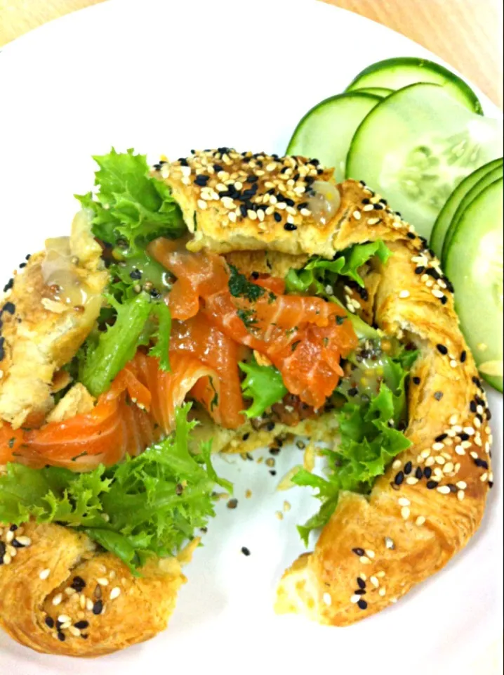 Smoked Salmon Crossiant w Honey Mustard|susan laiさん