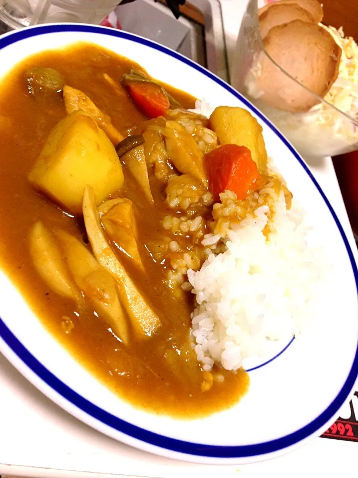 Snapdishの料理写真:普通すぎるカレー、鶏ハムサラダ|虎キチ6さん