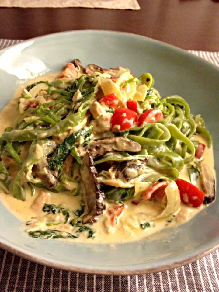 Spinach tagliatelle with vegetables in cream sauce|Masayo Nさん