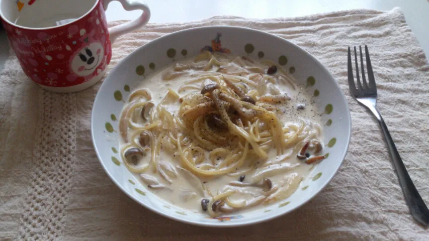 しめじと玉葱のクリームソースパスタ|きよみさん