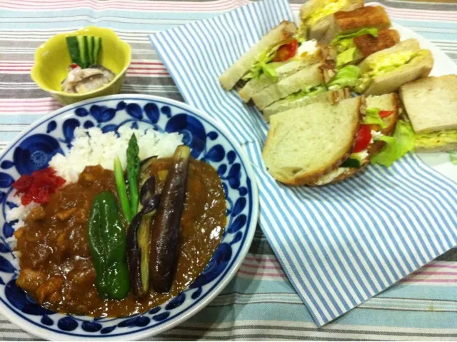 夏野菜カレー・卵サンド＆クリームチーズとピクルスのサンドイッチ・ホッケの切込み|まーままさん