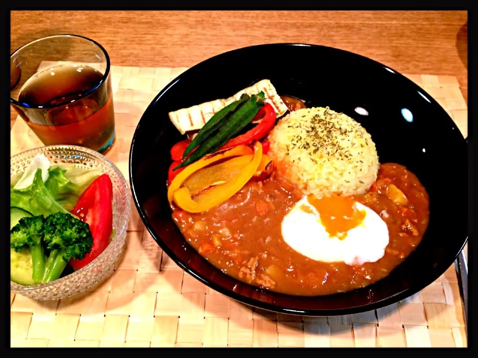 Snapdishの料理写真:カレーのグリル野菜添え、グリーンサラダ|きょうこさん