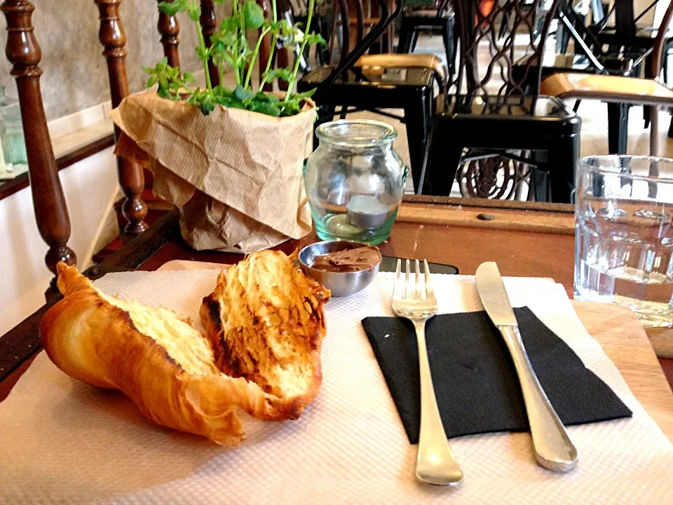 Croissant tostado at Mür café|wiggyさん