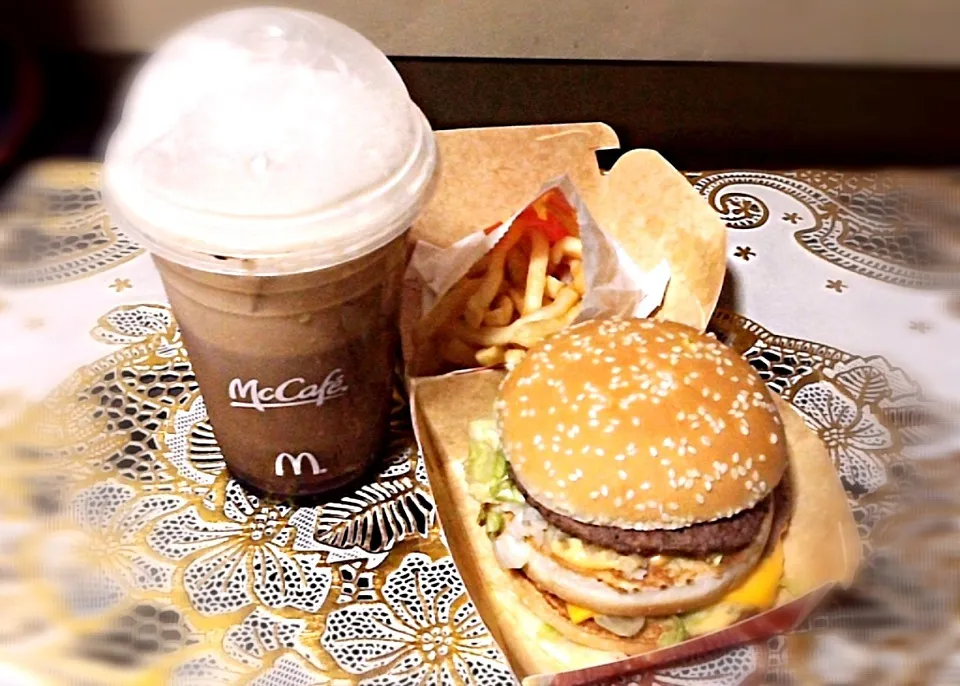 Big Mac, fries & Coffee Float|iamfem05さん