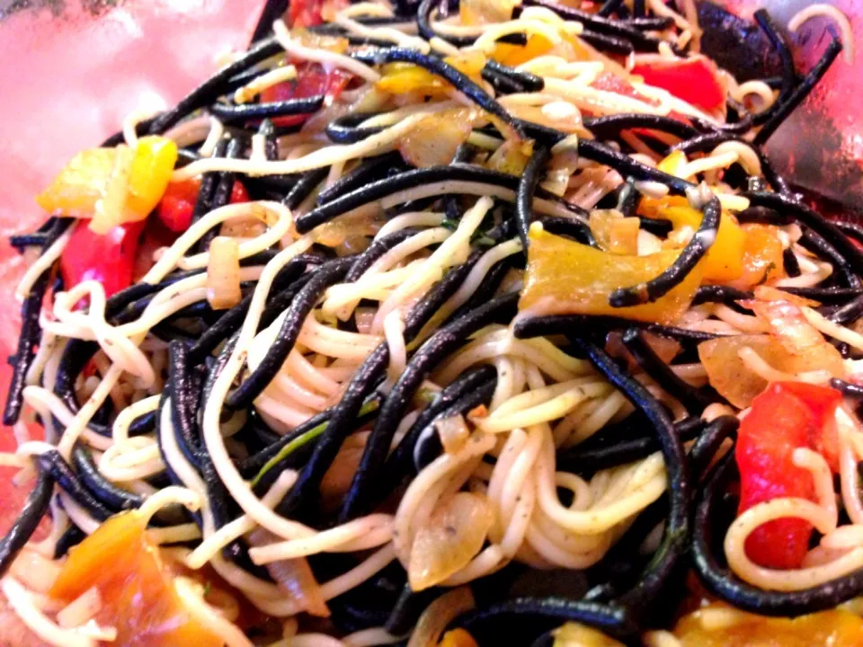 Snapdishの料理写真:Cuttlefish pasta with peppers|madalinaさん