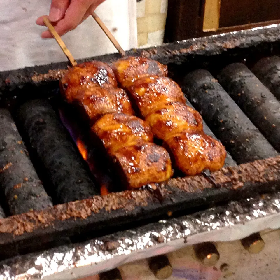 Snapdishの料理写真:老舗原島屋の焼きまんじゅう（焼いてるところ）|まっていーさん