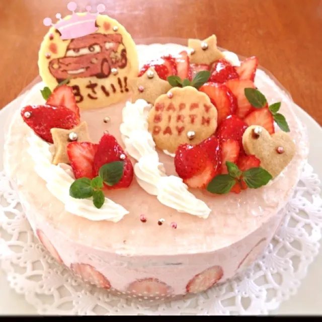 息子の誕生日ケーキ( •ॢ◡-ॢ)-♡～苺のムースケーキ♫|ミッチーZさん