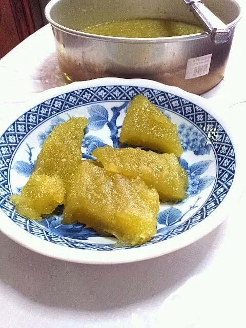 mom's steamed tapioca. usually eat this with coconut shreds and palm sugar sauce|genさん