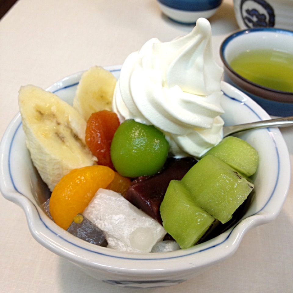 あんみつ みはしのフルーツクリームあんみつ