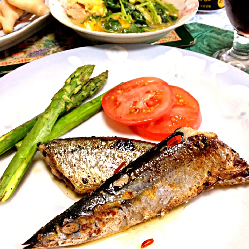 秋刀魚のペペロンチーノ・鳥肉と三つ葉のポン酢玉子とじ・焼き野菜で今日はスタウト🍺から😘✨|ちーねーさん