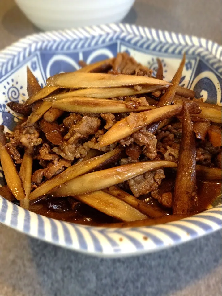 牛肉と牛蒡の赤味噌赤ワイン炒め煮|まろかさん