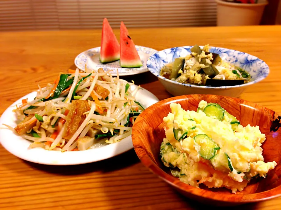 もやしの炒め物とポテトサラダとそうめんとスイカ|pepiさん