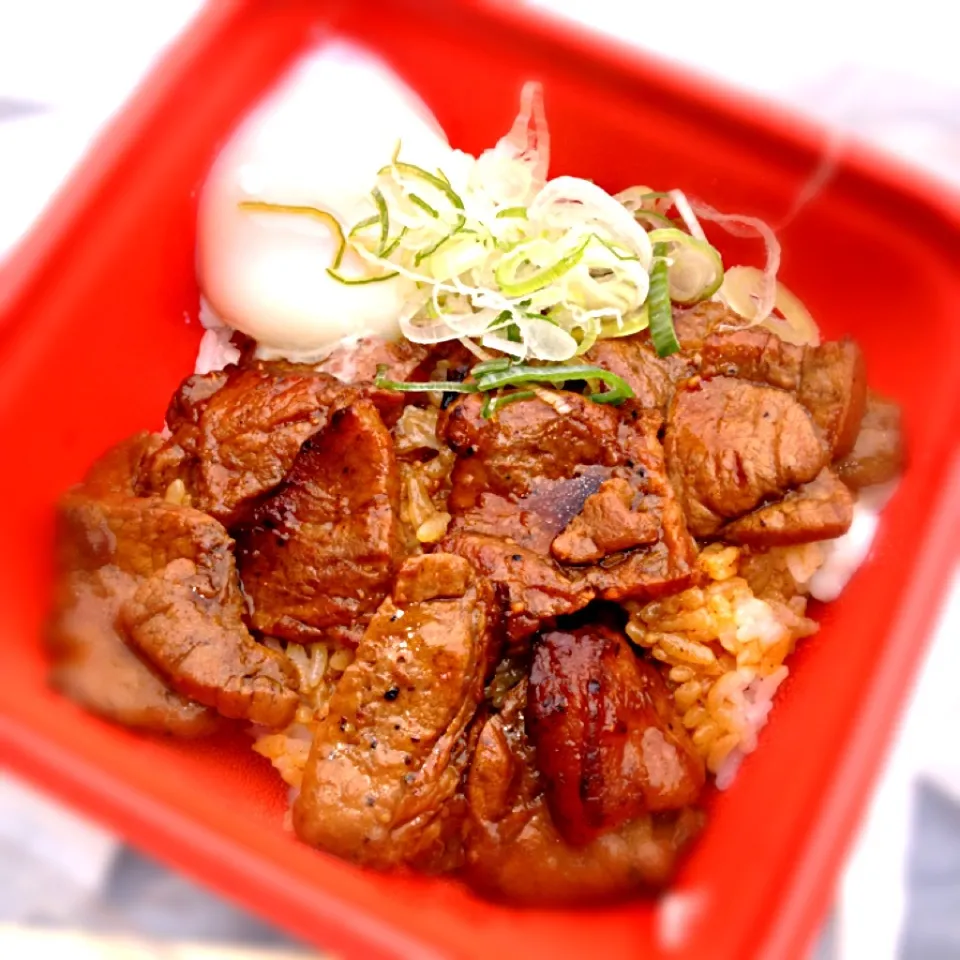 Snapdishの料理写真:トンテキ丼|ヒロリンさん