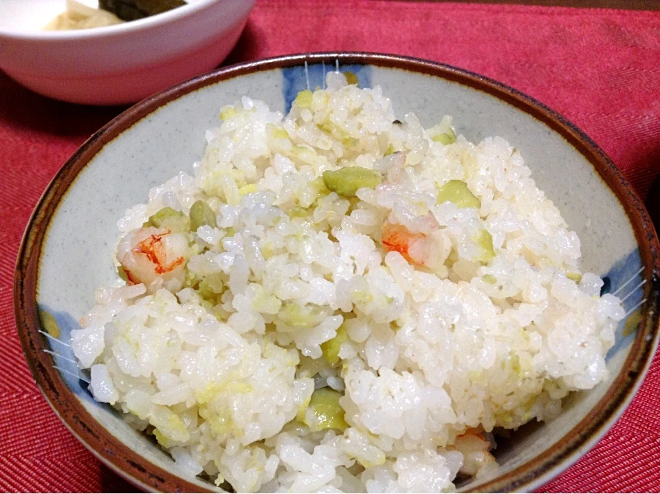 そら豆とエビの炊き込みご飯|さかもとさん