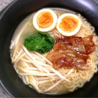 Snapdishの料理写真:鹿児島ラーメン|みどりさん