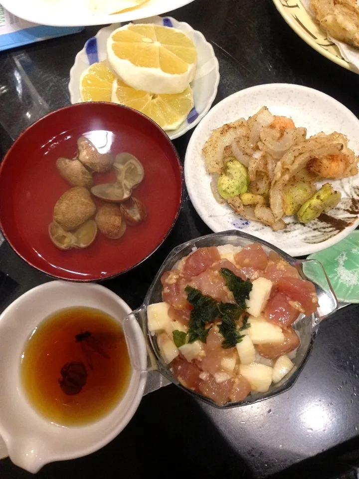 醤油麹の鉄火丼と新玉そら豆エビかき揚げ|フジさん