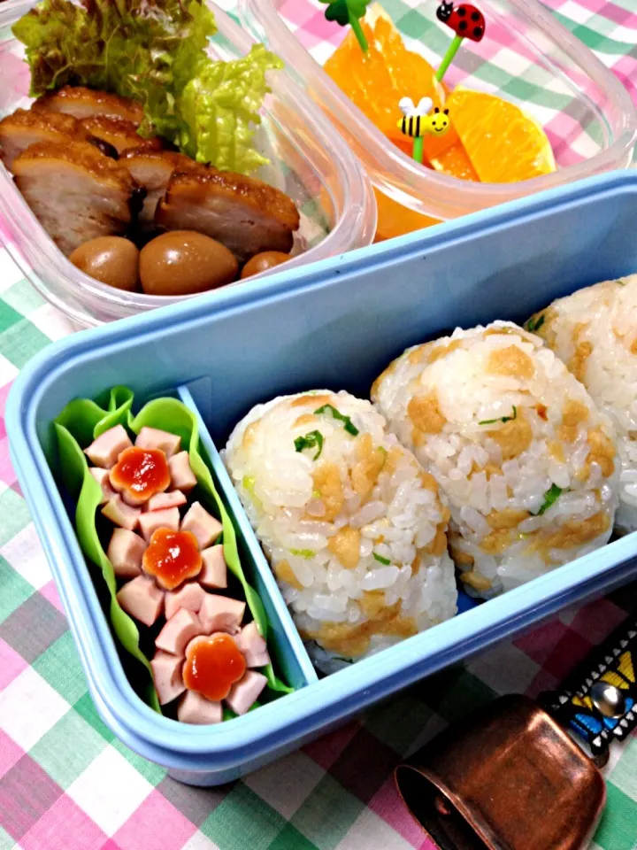 *たぬきおにぎりと自家製チャーシューの山弁当|toccaさん