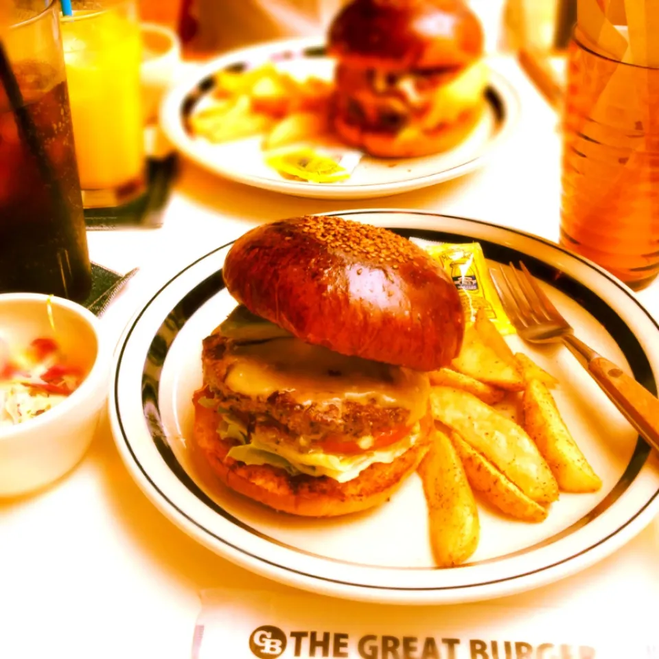 THE GREAT BURGERのアボカドモッツァレラバーガー♪|ちおさん