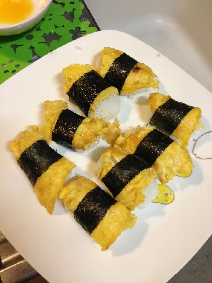 Snapdishの料理写真:1bite TAMAGO SUSHI|nellie abandoさん