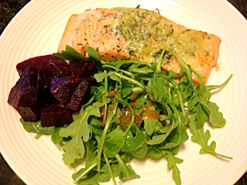 Salmon, Arugula, Fresh Beets|Tasso Apostolopoulosさん