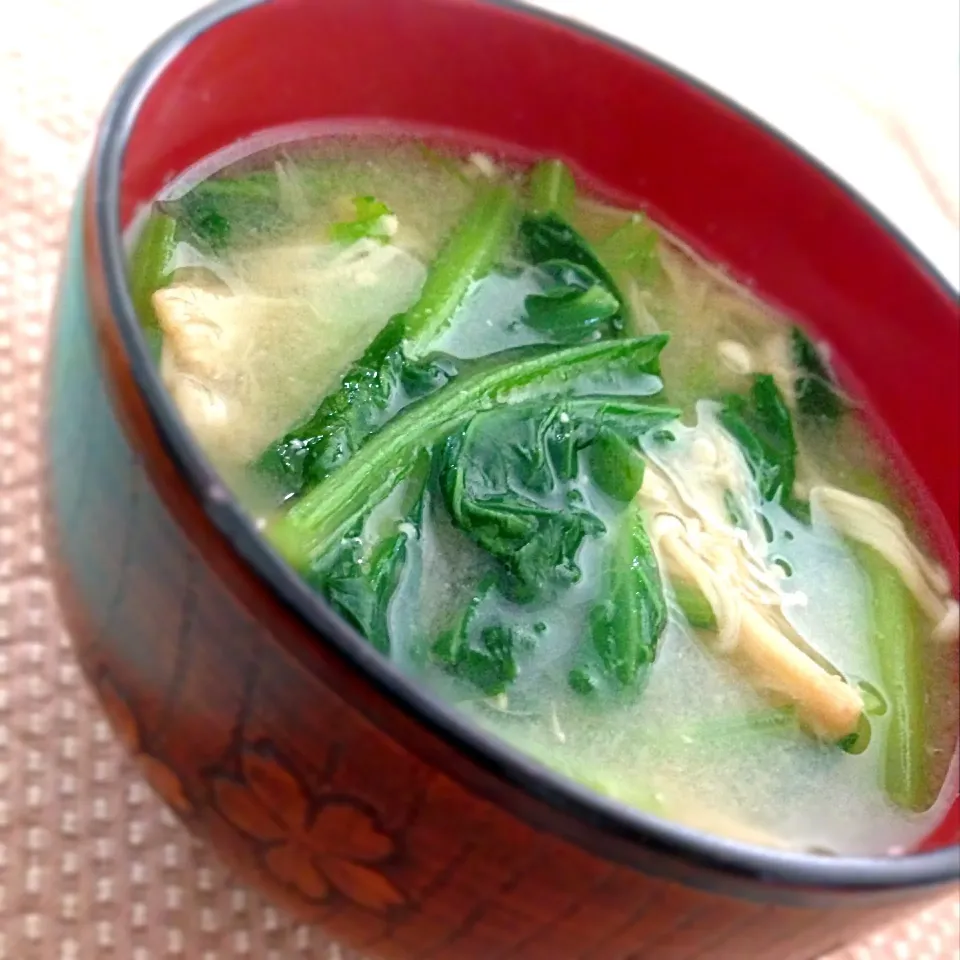 Snapdishの料理写真:小松菜と冷凍えのきの味噌汁 Comfort food = Miso soup w/ Enoki mashroom + Japanese mustard spinach|yummersさん