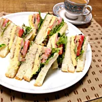 遅めのブランチ🍞サンドイッチ|プーオンマさん