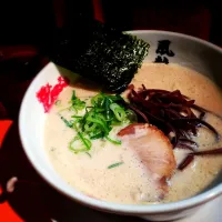 とんこつラーメン|雨つぶさん