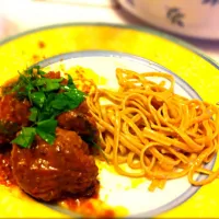 Snapdishの料理写真:Greek meatballs with pasta in butter sauce|nicholas manolisさん