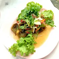 ยำปลาสลิด:Spicy Salted Gourami With Thai Salad|Ti' Amoさん