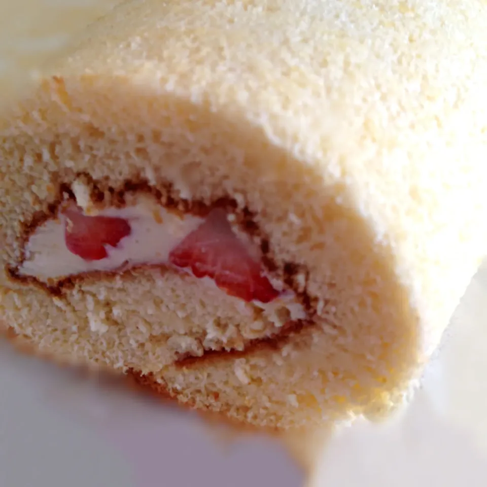 Swiss Roll with strawberries|Chibiko's Kitchenさん