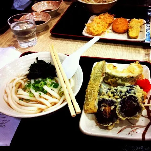 Snapdishの料理写真:Authentic jap (kake) udon with assorted tempura (prawn, pumpkin, sweet potato, mushroom, brinjal)|genさん