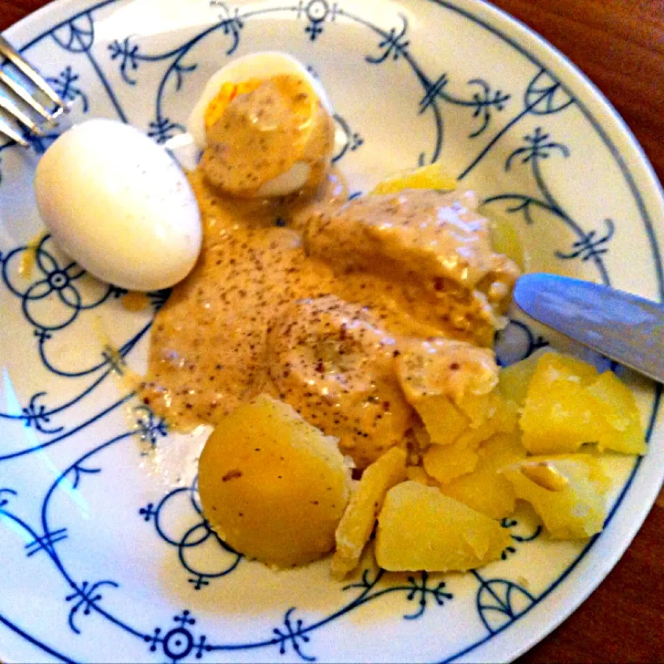 potatoes with eggs and mustard sauce|wiwi mrgさん