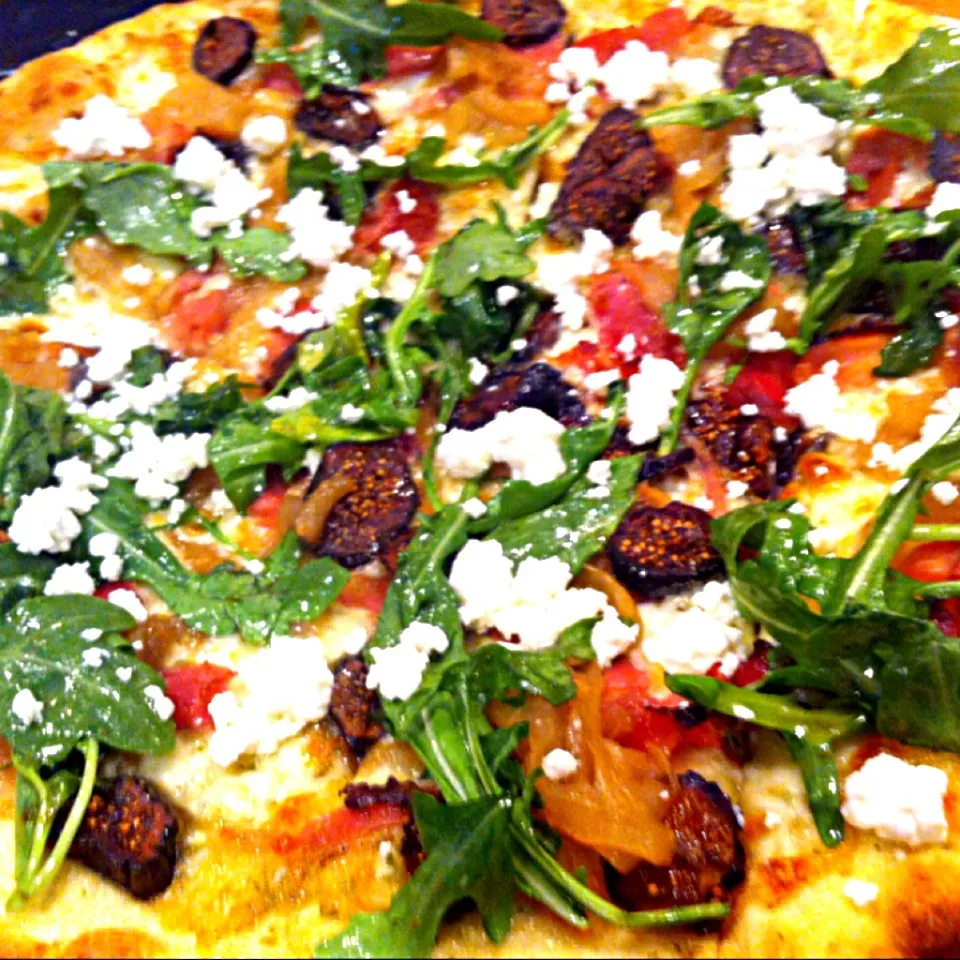 Goat cheese, fig, prucciuto , pizza|virginia frasseさん