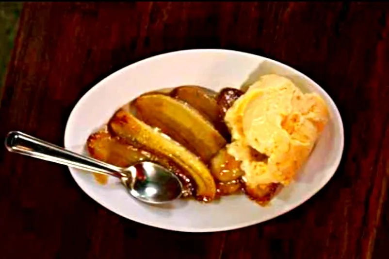 caramelized bananas with vanilla ice cream|wiwi mrgさん