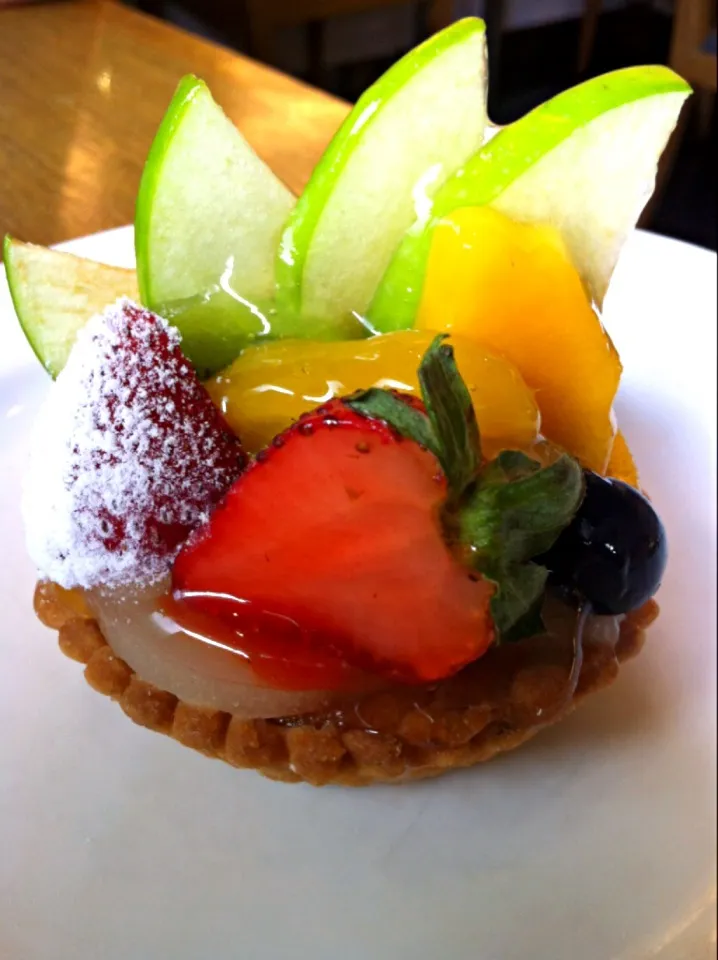 Snapdishの料理写真:Mixed fruit tart|Saranya R.さん