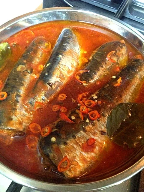 Homey sardines with chilli padi lime and kaffir lime leaves|Ong Sor Fernさん